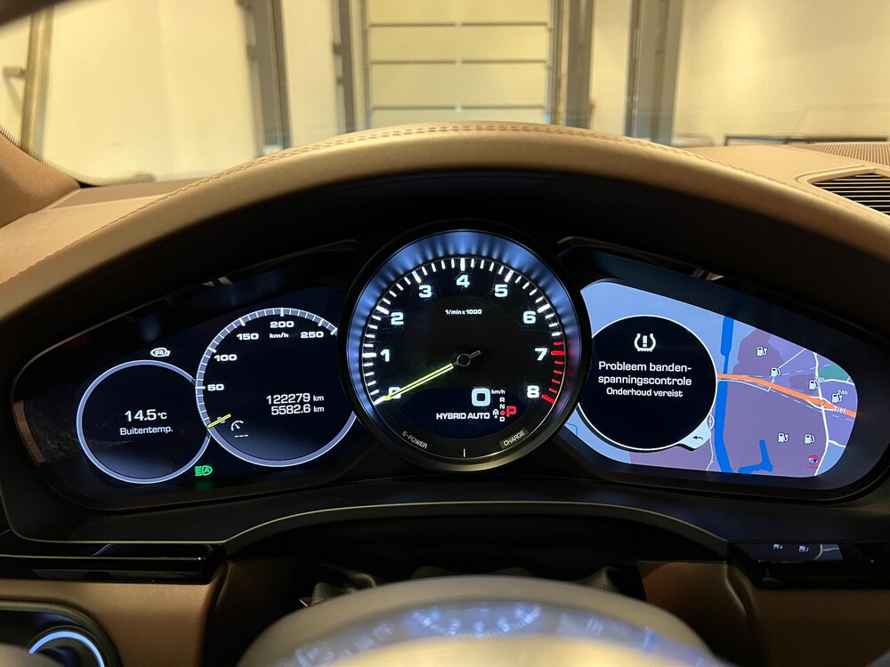 Porsche Cayenne E-Hybrid 3.0 V6 -NW MODELL- 462PS 2018 SportChrono -Org. NL-, TL-795-R.