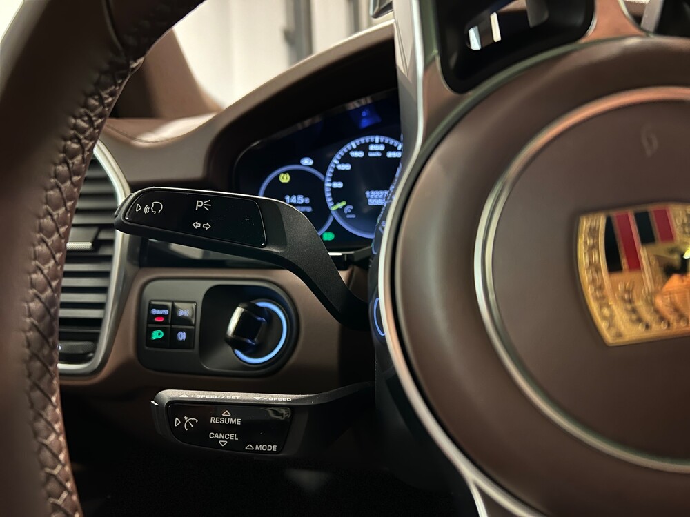 Porsche Cayenne E-Hybrid 3.0 V6 -NW MODELL- 462PS 2018 SportChrono -Org. NL-, TL-795-R.