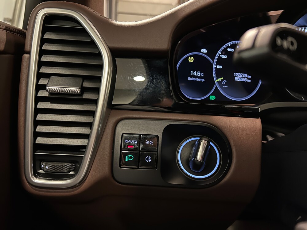 Porsche Cayenne E-Hybrid 3.0 V6 -NW MODELL- 462PS 2018 SportChrono -Org. NL-, TL-795-R.