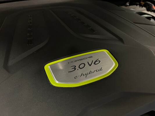 Porsche Cayenne E-Hybrid 3.0 V6 -NW MODEL- 462hp 2018 SportChrono -Org. NL-, TL-795-R.