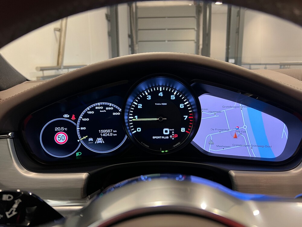 Porsche Panamera Sport Turismo E-Hybrid 4 2.9 V6 SportChrono 462 PS 2018, H-359-BT.