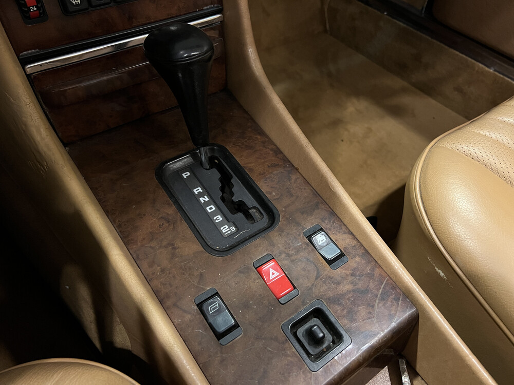 Mercedes-Benz 560SL Hardtop Cabriolet 230hp 1987 SL-Class, K-973-HK.