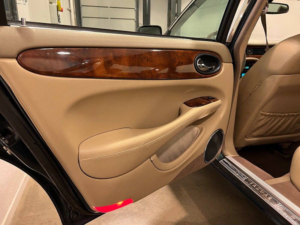 Jaguar XJ3.2 V8 Executive 237PS 2000 -Org. NL-, 59-FN-TX.