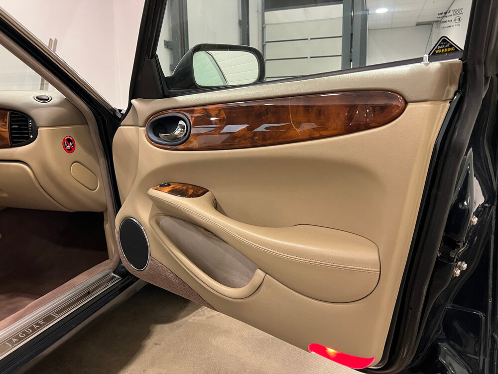 Jaguar XJ3.2 V8 Executive 237PS 2000 -Org. NL-, 59-FN-TX.