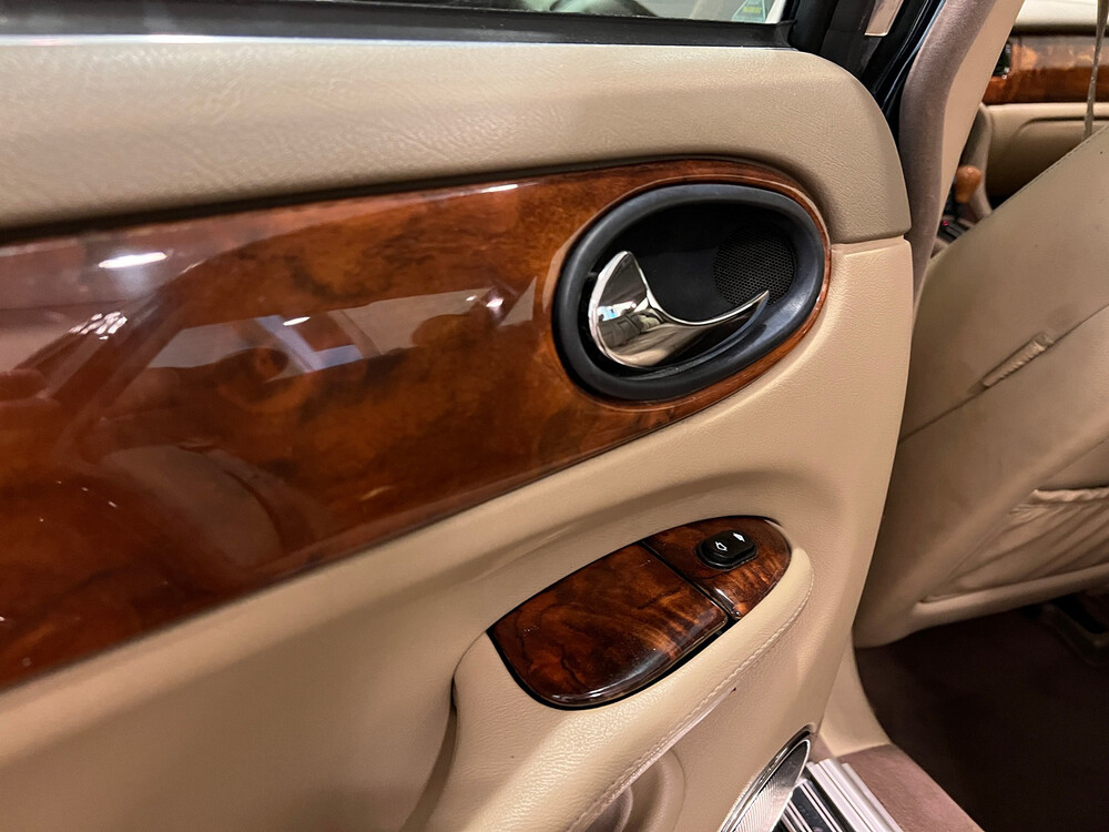 Jaguar XJ3.2 V8 Executive 237PS 2000 -Org. NL-, 59-FN-TX.