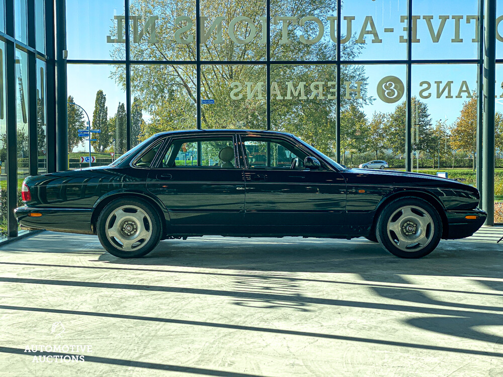 Jaguar XJ3.2 V8 Executive 237PS 2000 -Org. NL-, 59-FN-TX.