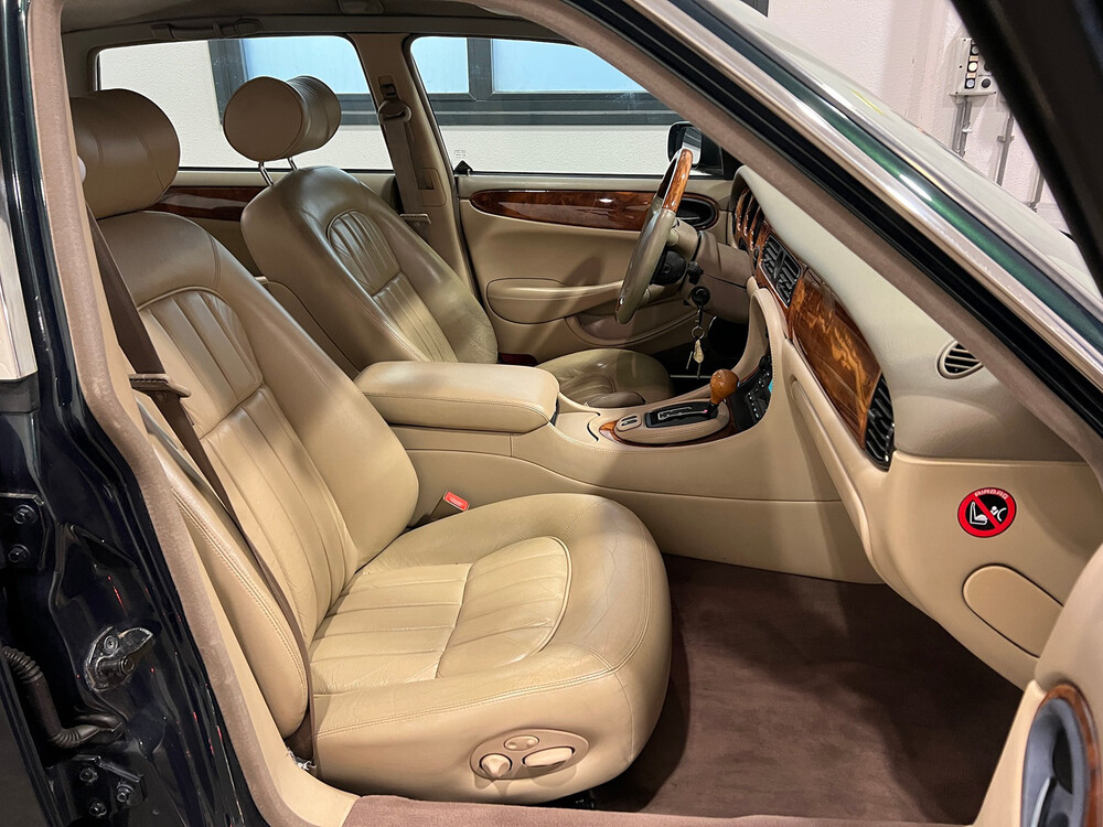 Jaguar XJ3.2 V8 Executive 237PS 2000 -Org. NL-, 59-FN-TX.