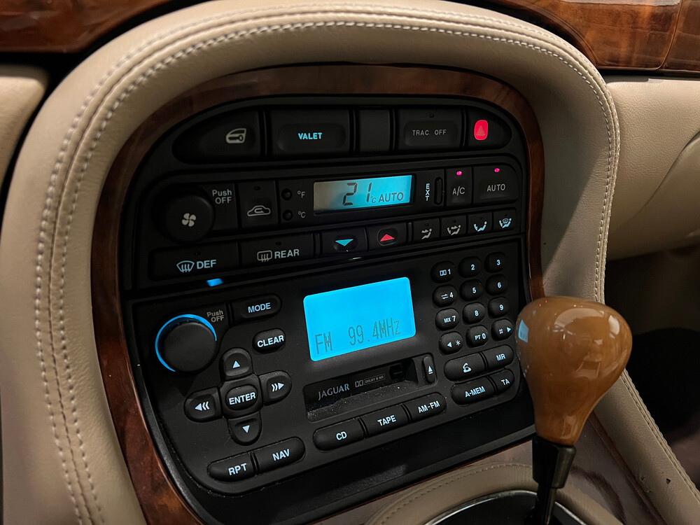 Jaguar XJ3.2 V8 Executive 237PS 2000 -Org. NL-, 59-FN-TX.