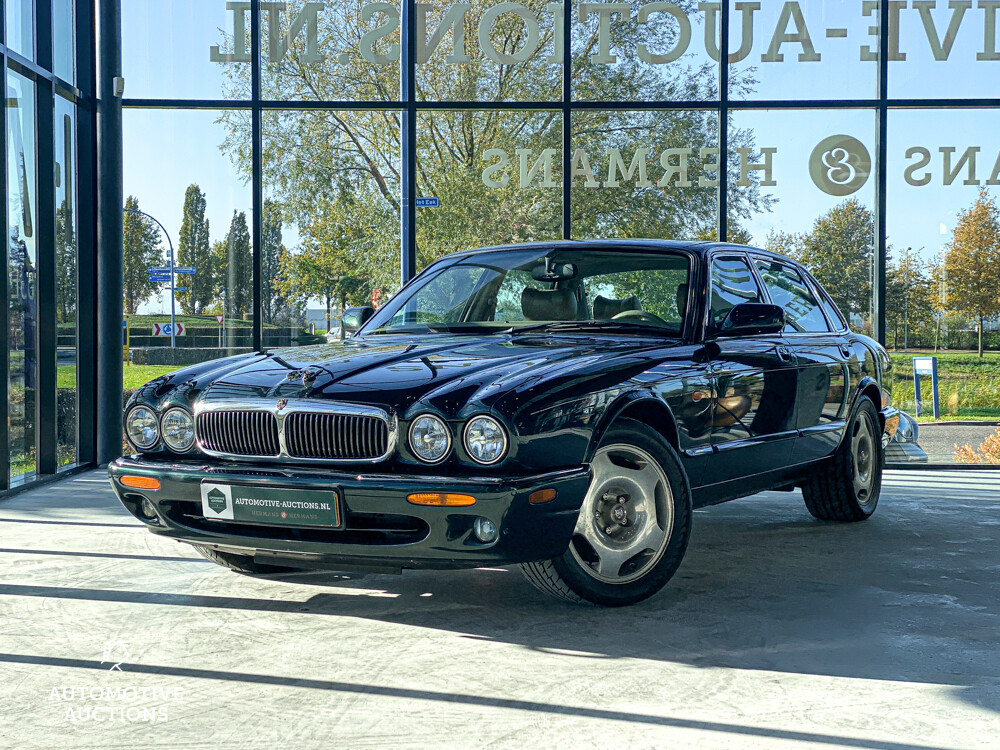 Jaguar XJ3.2 V8 Executive 237PS 2000 -Org. NL-, 59-FN-TX.
