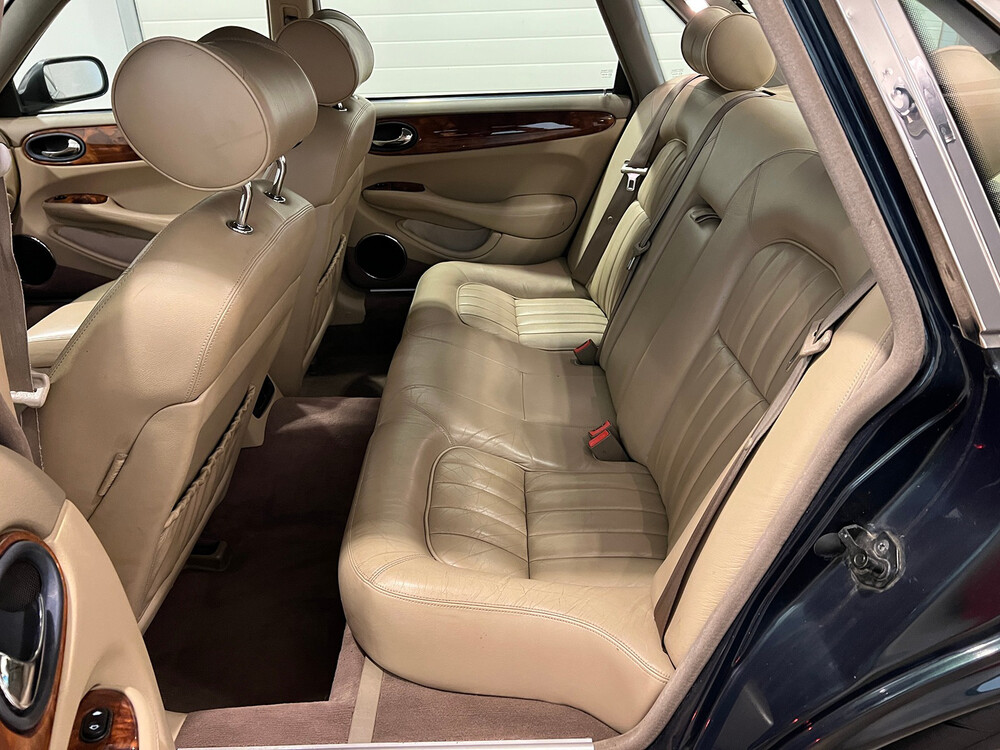 Jaguar XJ3.2 V8 Executive 237PS 2000 -Org. NL-, 59-FN-TX.