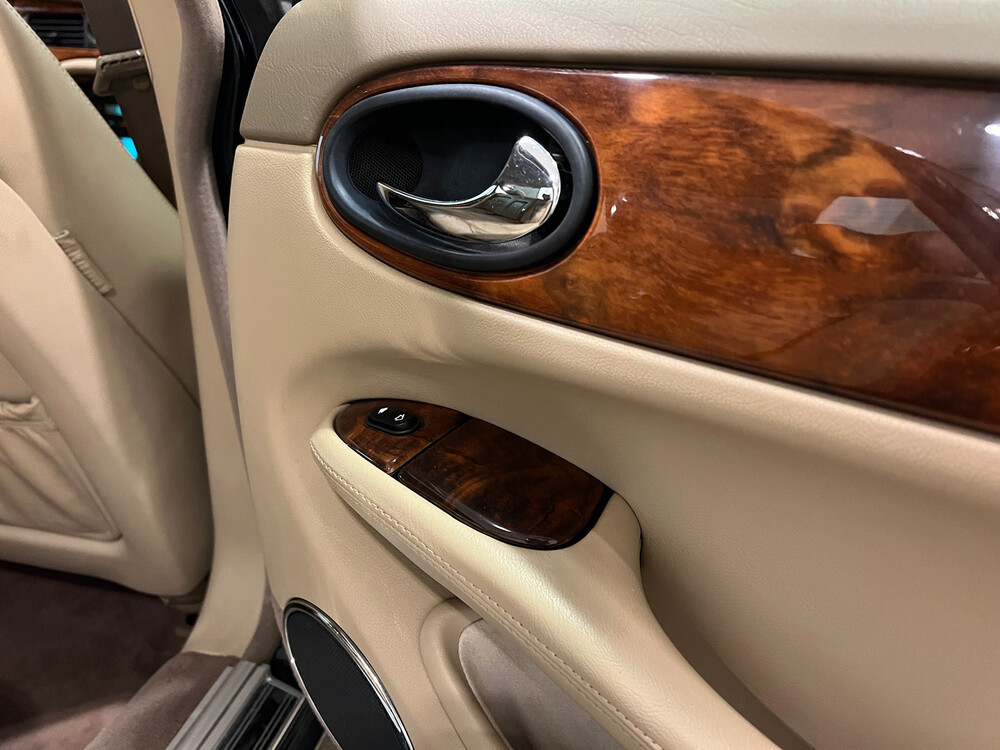 Jaguar XJ3.2 V8 Executive 237PS 2000 -Org. NL-, 59-FN-TX.