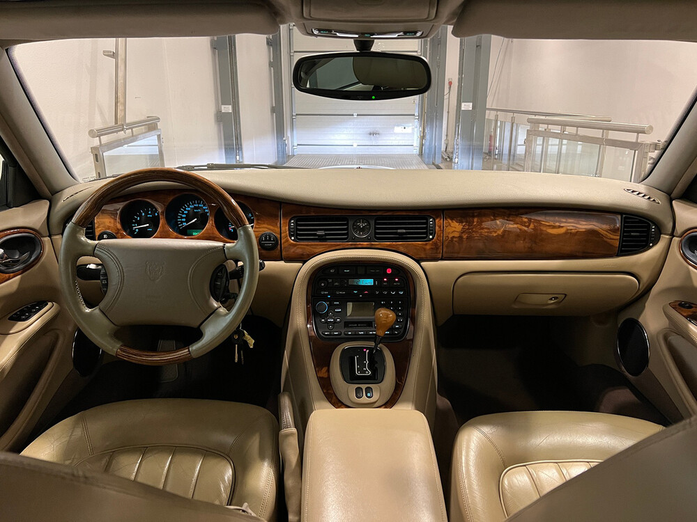 Jaguar XJ3.2 V8 Executive 237PS 2000 -Org. NL-, 59-FN-TX.