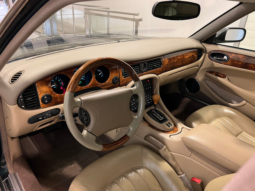 Jaguar XJ3.2 V8 Executive 237PS 2000 -Org. NL-, 59-FN-TX.