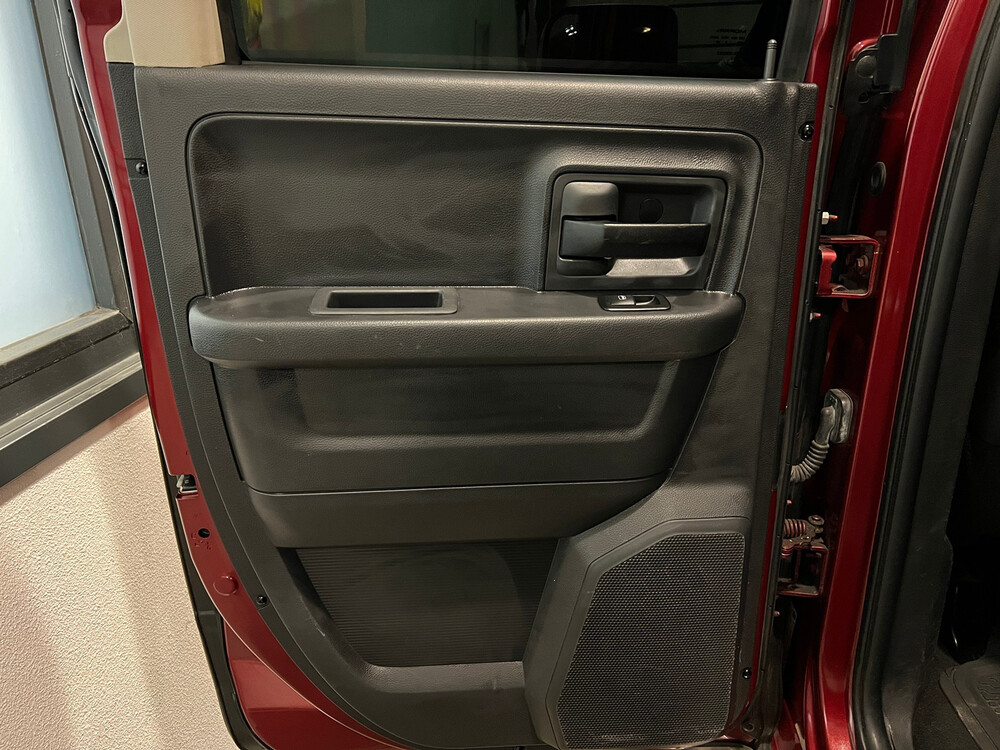 Dodge Ram 1500 5.7 V8 4x4 Hemi Quad Cab Sport 389pk 2012, V-699-PN