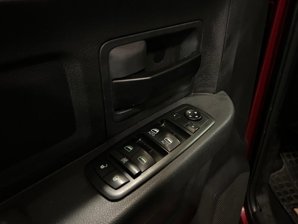 Dodge Ram 1500 5.7 V8 4x4 Hemi Quad Cab Sport 389pk 2012, V-699-PN