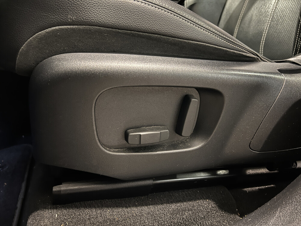 Landrover Range Rover Velar 2.0 I4 AWD R-Dynamic 241 PS 2018, K-098-VF.