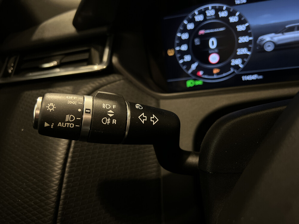 Landrover Range Rover Velar 2.0 I4 AWD R-Dynamic 241 PS 2018, K-098-VF.