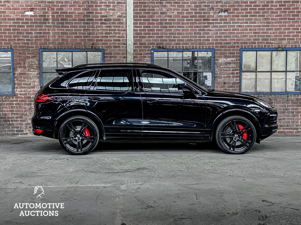 Porsche Cayenne 4.8 Turbo 500pk 2012, 71-ZVF-9
