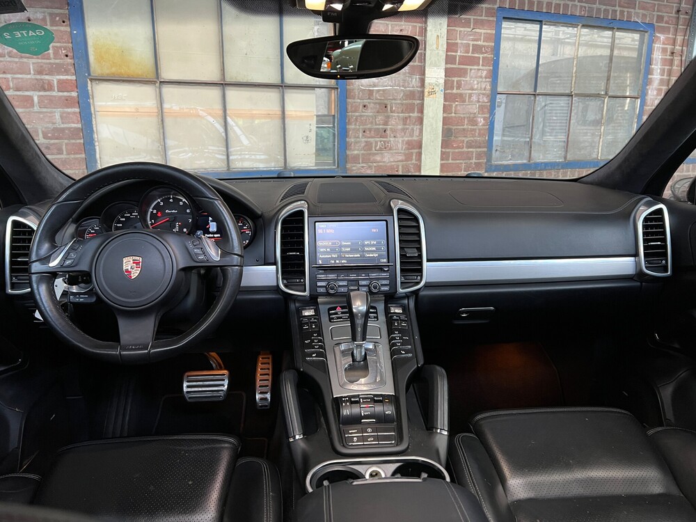 Porsche Cayenne 4.8 Turbo 500pk 2012, 71-ZVF-9