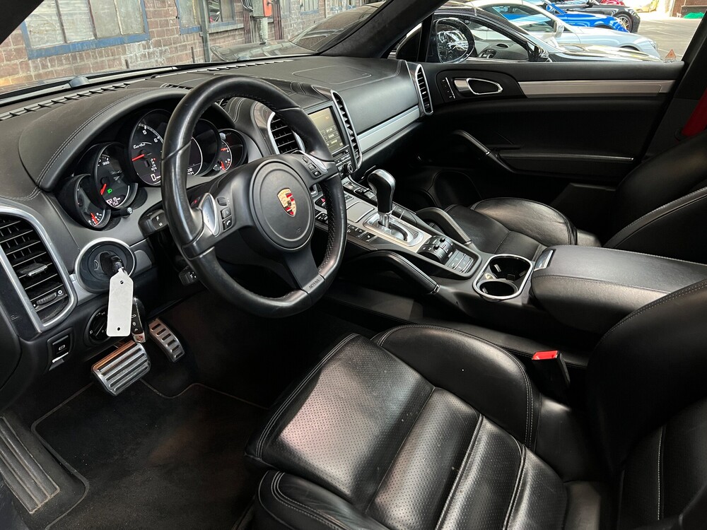 Porsche Cayenne 4.8 Turbo 500pk 2012, 71-ZVF-9