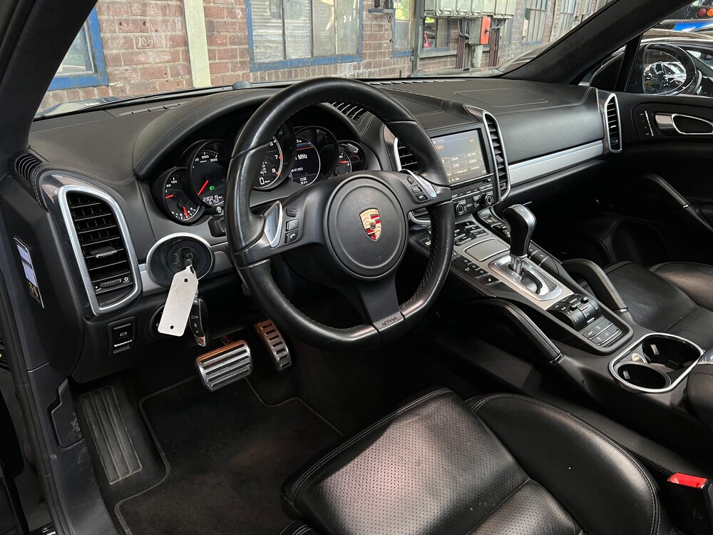 Porsche Cayenne 4.8 Turbo 500pk 2012, 71-ZVF-9