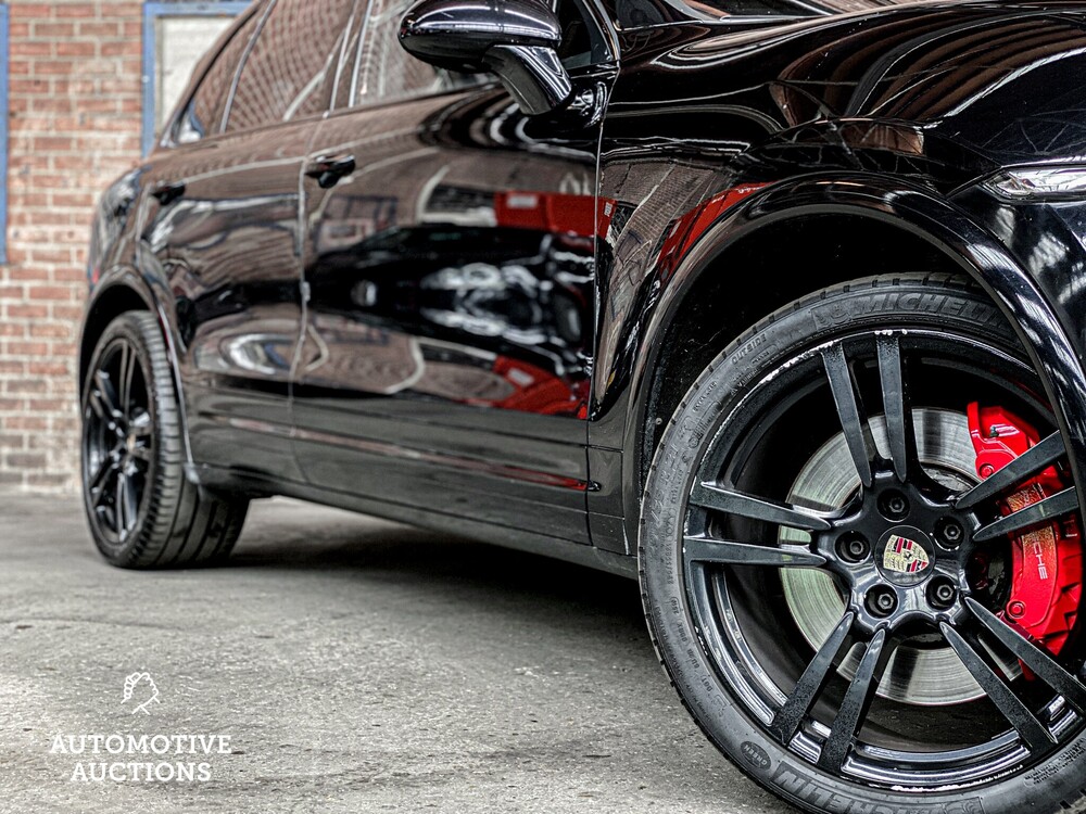 Porsche Cayenne 4.8 Turbo 500pk 2012, 71-ZVF-9