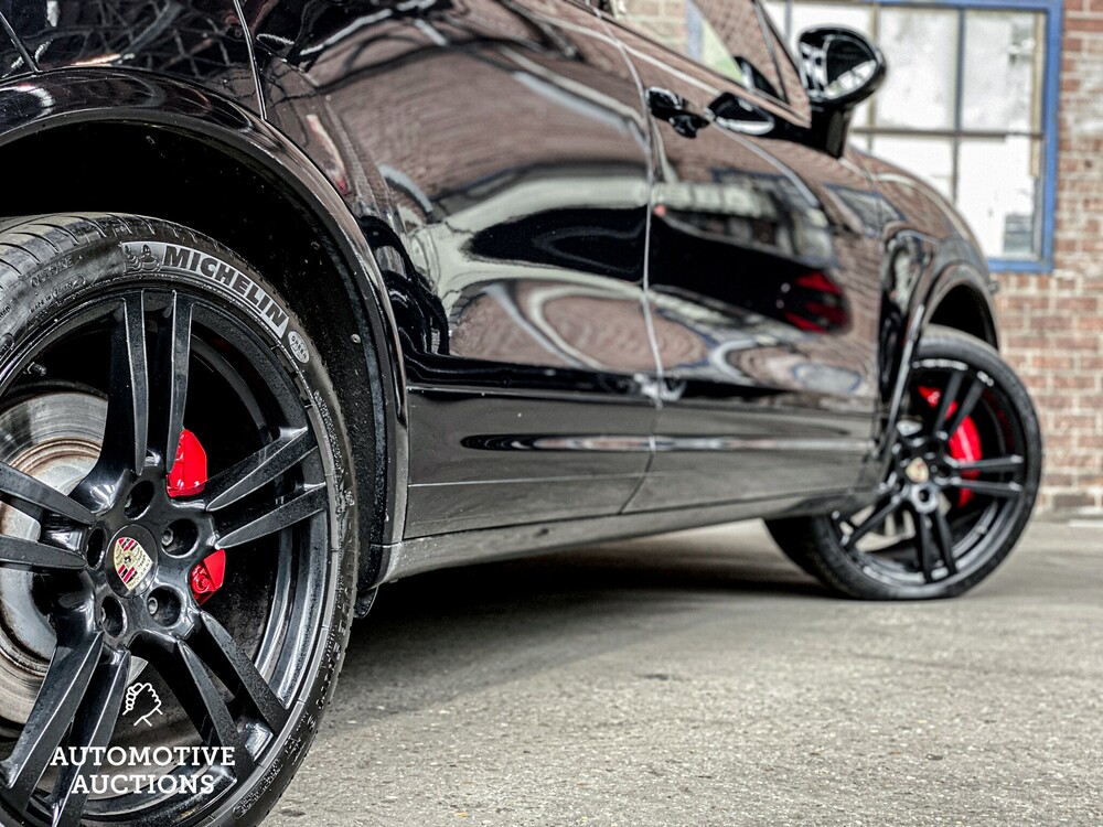 Porsche Cayenne 4.8 Turbo 500pk 2012, 71-ZVF-9