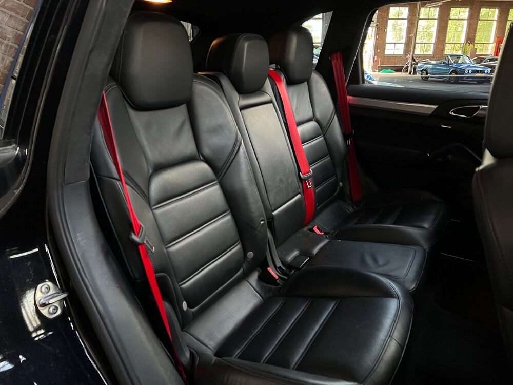 Porsche Cayenne 4.8 Turbo 500pk 2012, 71-ZVF-9