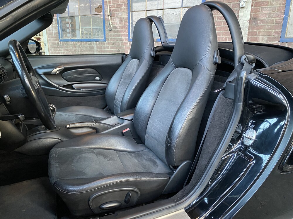 Porsche Boxster 986 2.7 220hp 2001 Convertible.