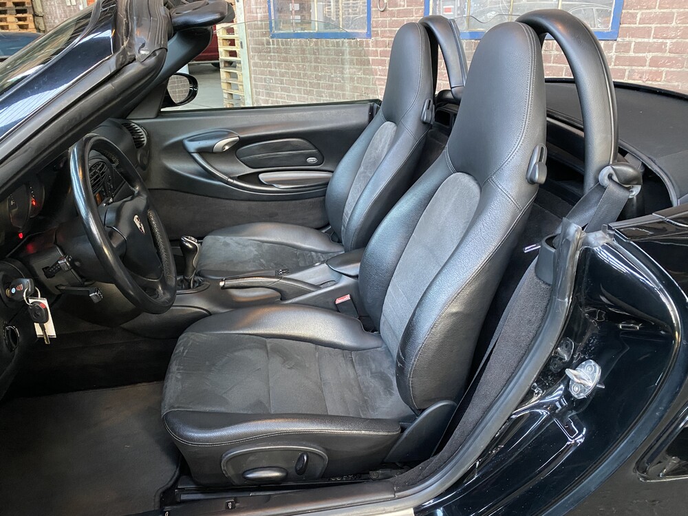 Porsche Boxster 986 2.7 220hp 2001 Convertible.