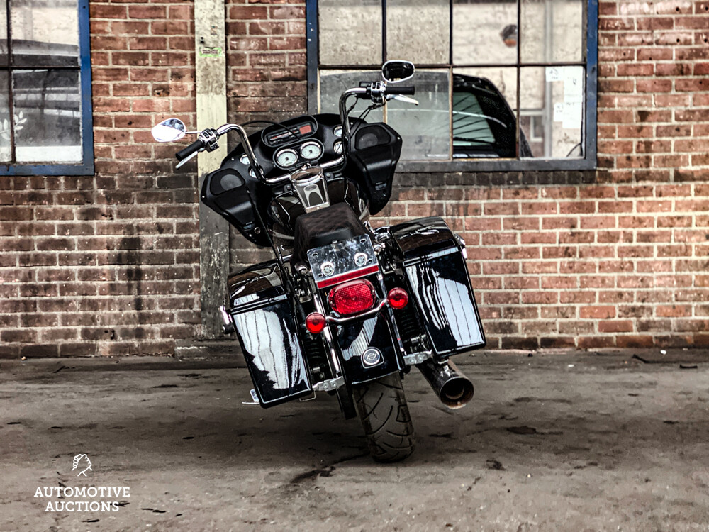 Harley Davidson FLTRI Road Glide 2004.