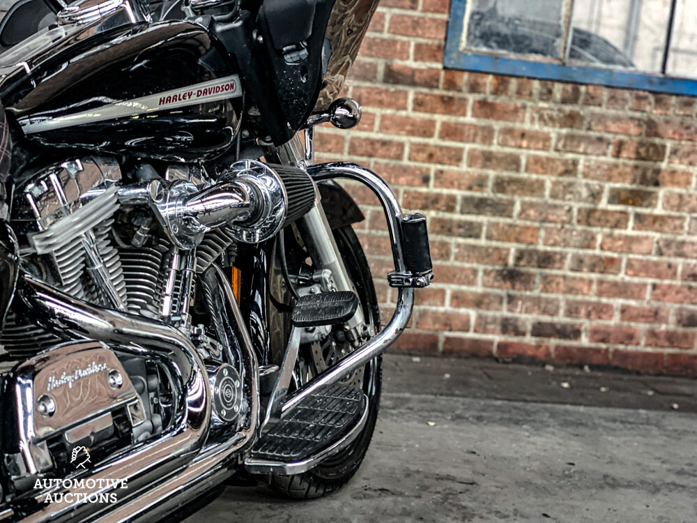 Harley Davidson FLTRI Road Glide 2004.