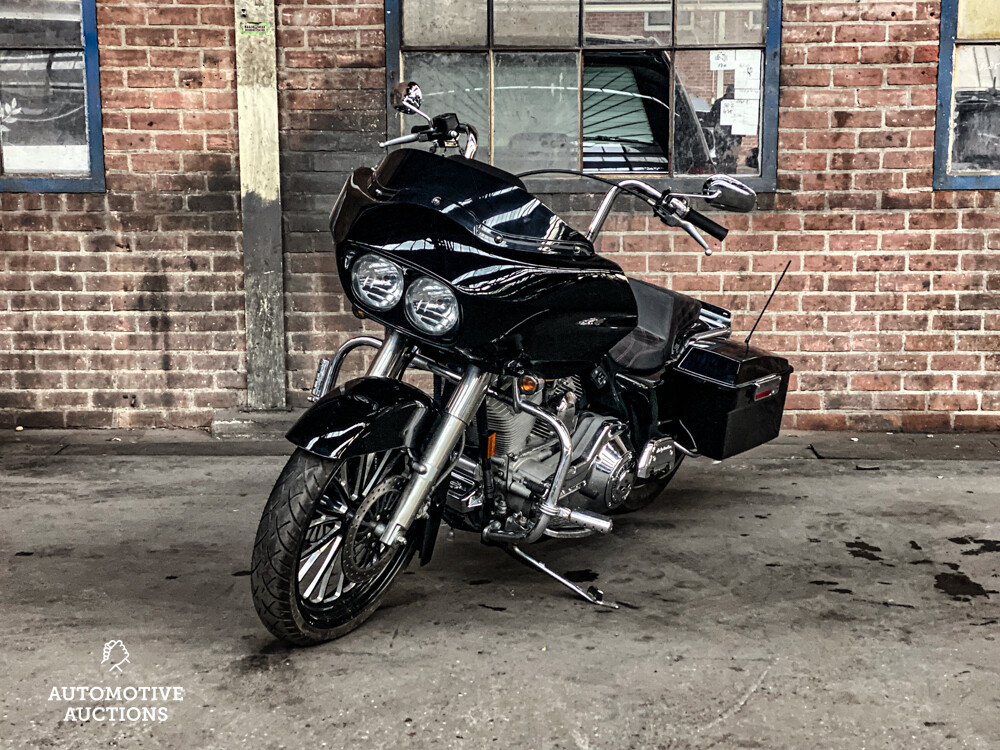 Harley Davidson FLTRI Road Glide 2004.