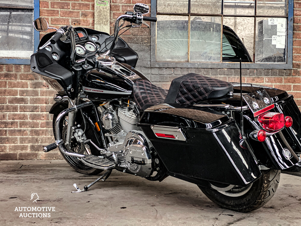 Harley Davidson FLTRI Road Glide 2004.