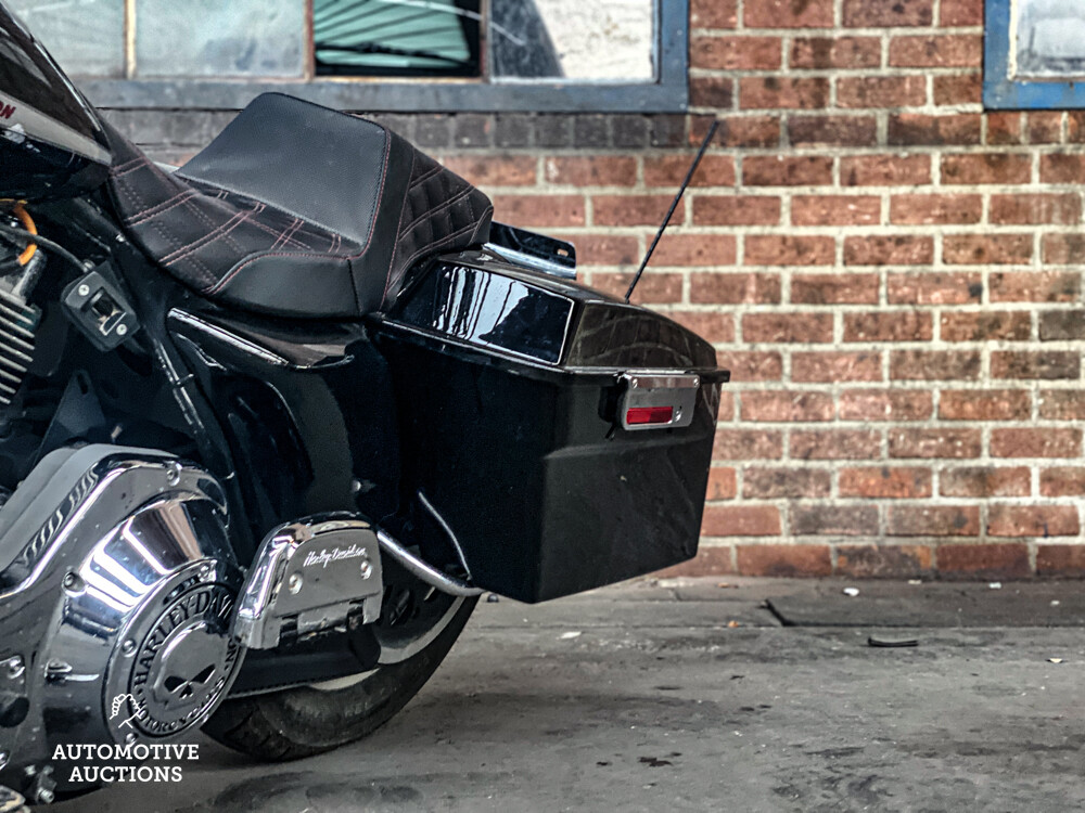 Harley Davidson FLTRI Road Glide 2004.