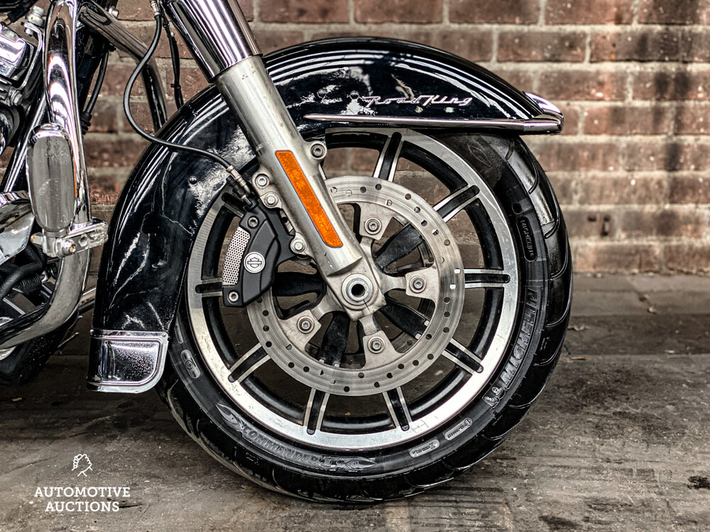 2014 Harley Davidson Road King FLHR Cruiser.