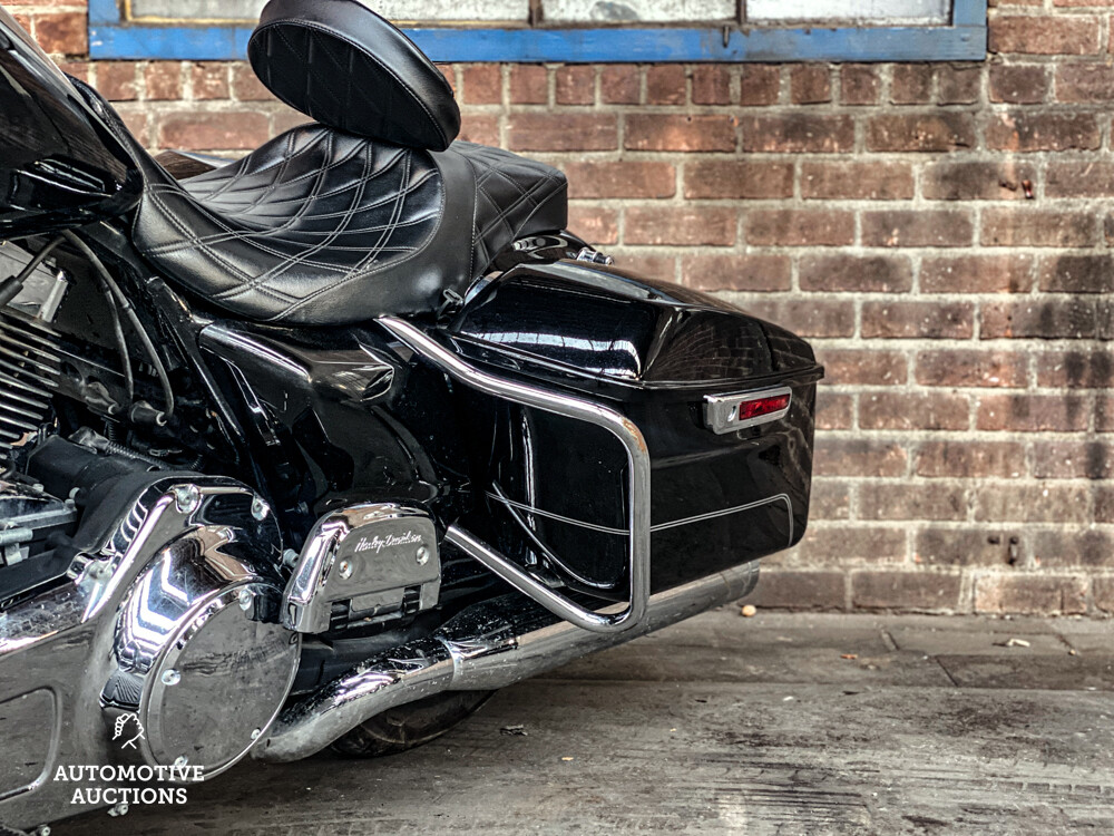 2014 Harley Davidson Road King FLHR Cruiser.