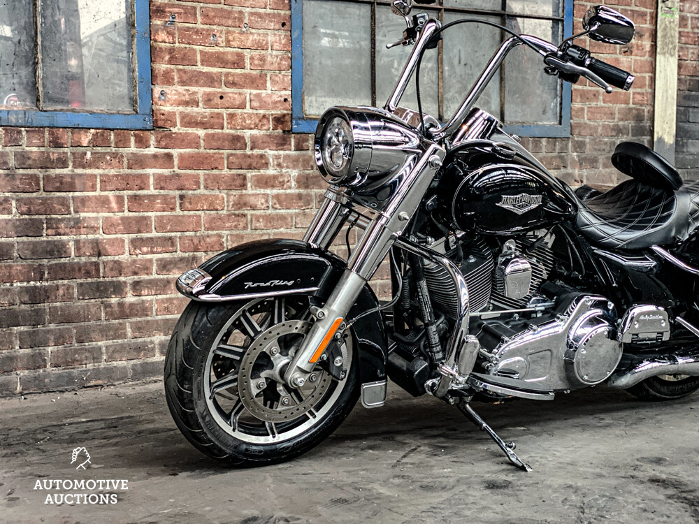 2014 Harley Davidson Road King FLHR Cruiser.