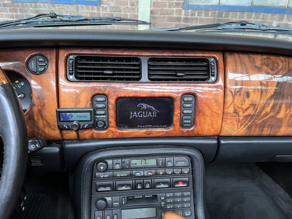 Jaguar XKR 4.0 V8 Convertible 294hp 2000, 41-JXB-2.