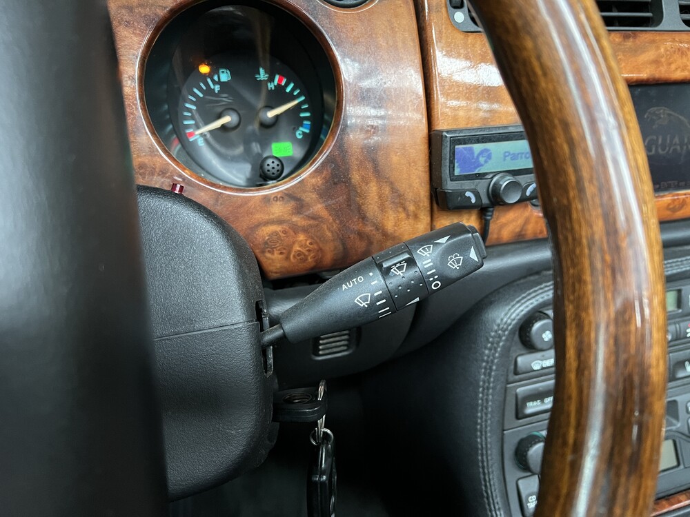 Jaguar XKR 4.0 V8 Convertible 294hp 2000, 41-JXB-2.