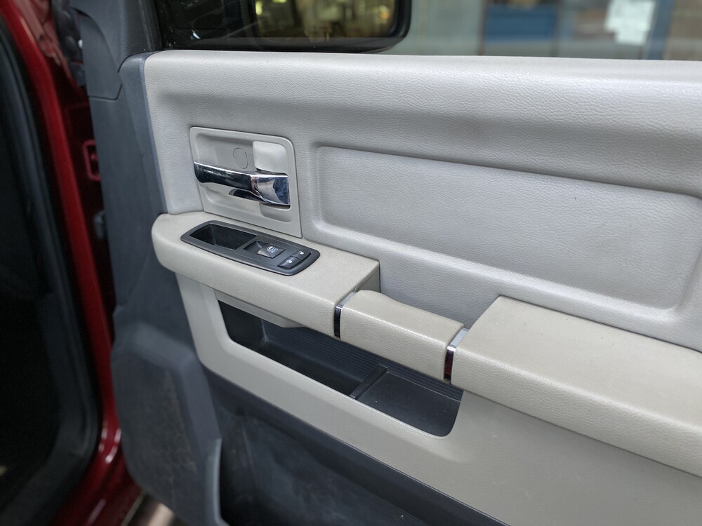 Dodge RAM 1500 5.7 V8 4x4 Quad Cab 6'4 Pickup 2011.