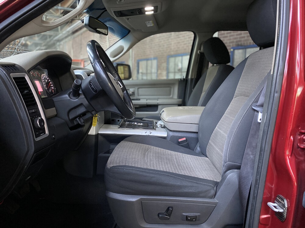 Dodge RAM 1500 5.7 V8 4x4 Quad Cab 6'4 Pickup 2011.