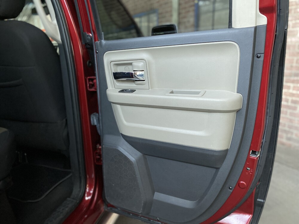 Dodge RAM 1500 5.7 V8 4x4 Quad Cab 6'4 Pickup 2011.