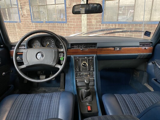 Mercedes-Benz 280S W116 160hp 1974 S-Class, 99-YD-68.