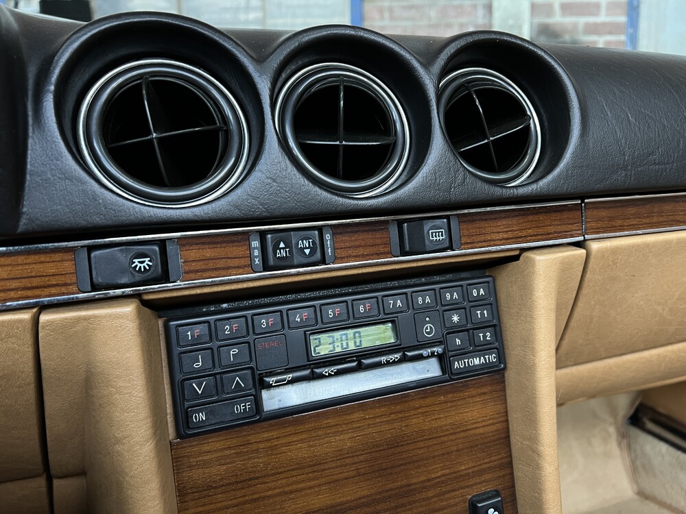 Mercedes-Benz SL380 V8 Convertible 204 HP 1982.