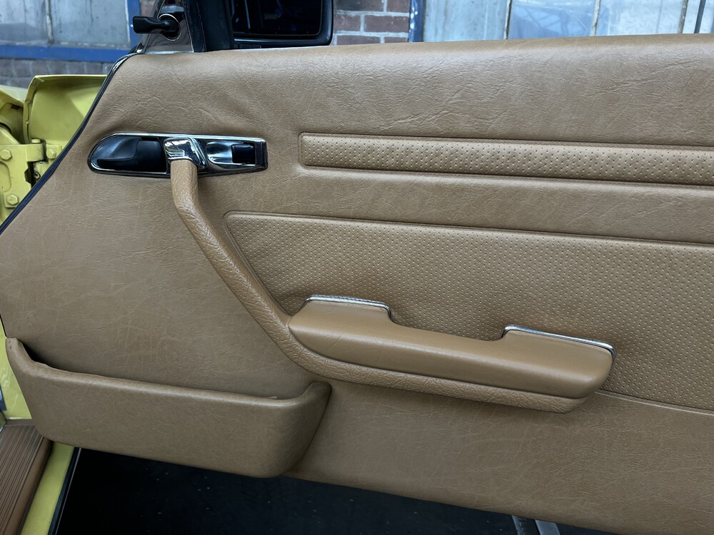 Mercedes-Benz SL380 V8 Convertible 204 HP 1982.