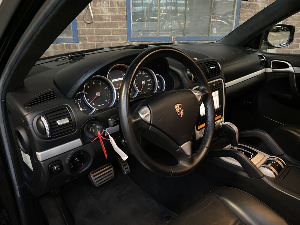 Porsche Cayenne Turbo 4.8 V8 500hp 2009 -Youngtimer-.