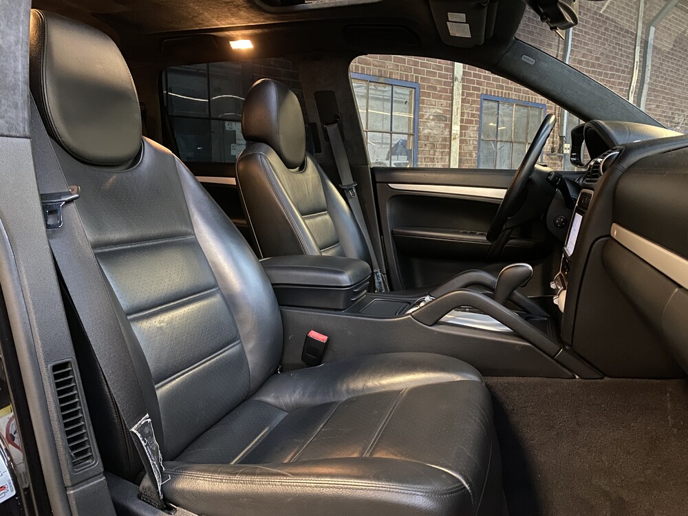 Porsche Cayenne Turbo 4.8 V8 500hp 2009 -Youngtimer-.