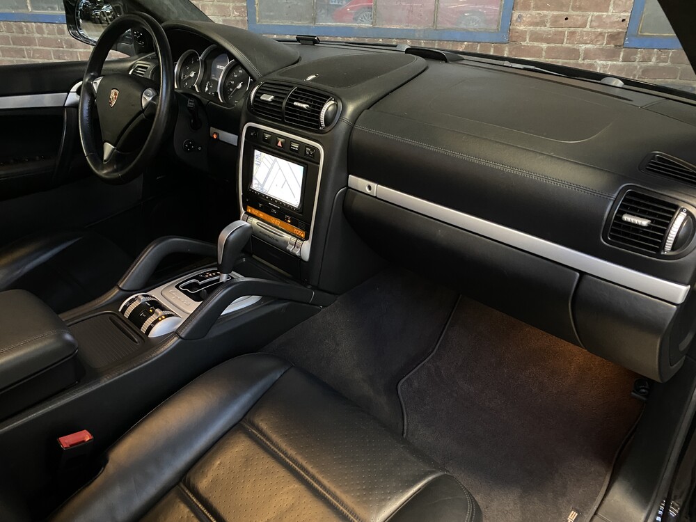 Porsche Cayenne Turbo 4.8 V8 500hp 2009 -Youngtimer-.