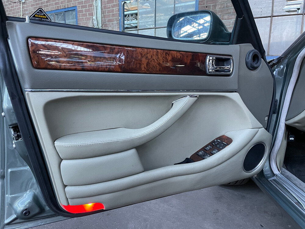 Jaguar Sovereign 4.0 X300 XJ6 241hp 1995 -Orig. NL-, NG-TH-86.